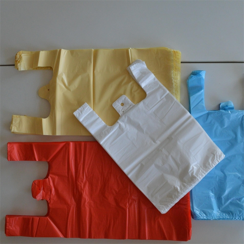 Προσαρμοσμένο λογότυπο HDPE Offset εκτύπωση T-shirt τσάντες για αποστολή σε μαύρο / λευκό / καθαρό